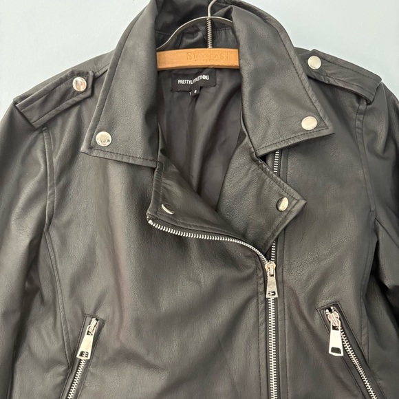 PrettyLittleThing Black Faux Leather Cropped Moto Jacket – Women’s Size 8 - Picture 2 of 5